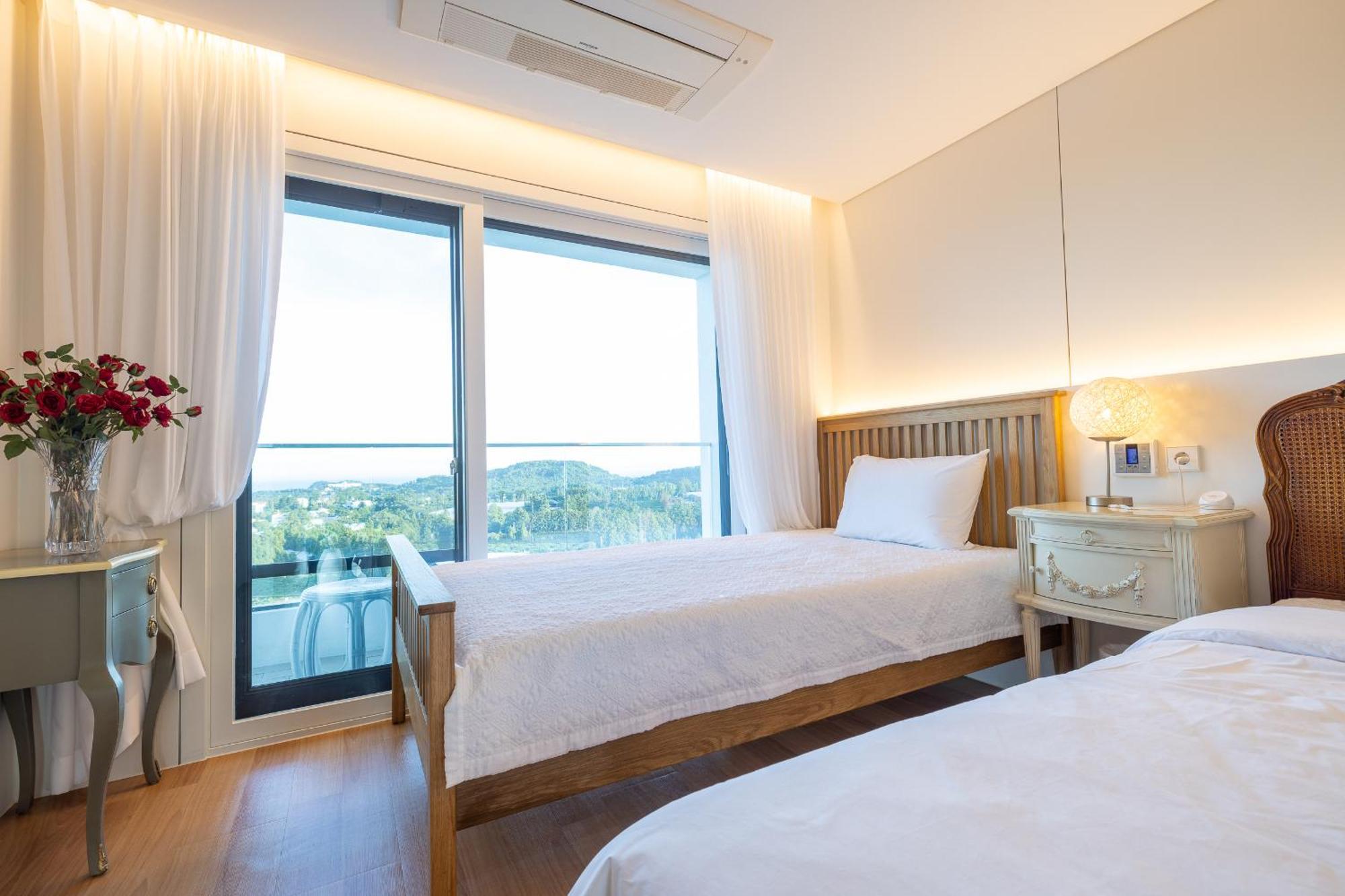 Jeju Bunkerhotel&Resort Seogwipo Ngoại thất bức ảnh